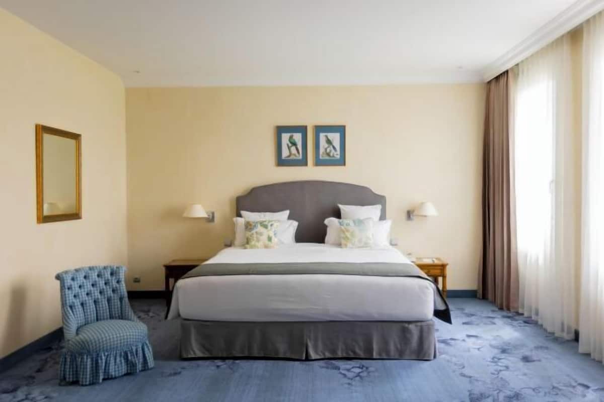 Premium bedding, minibar, individually decorated, individually furnished