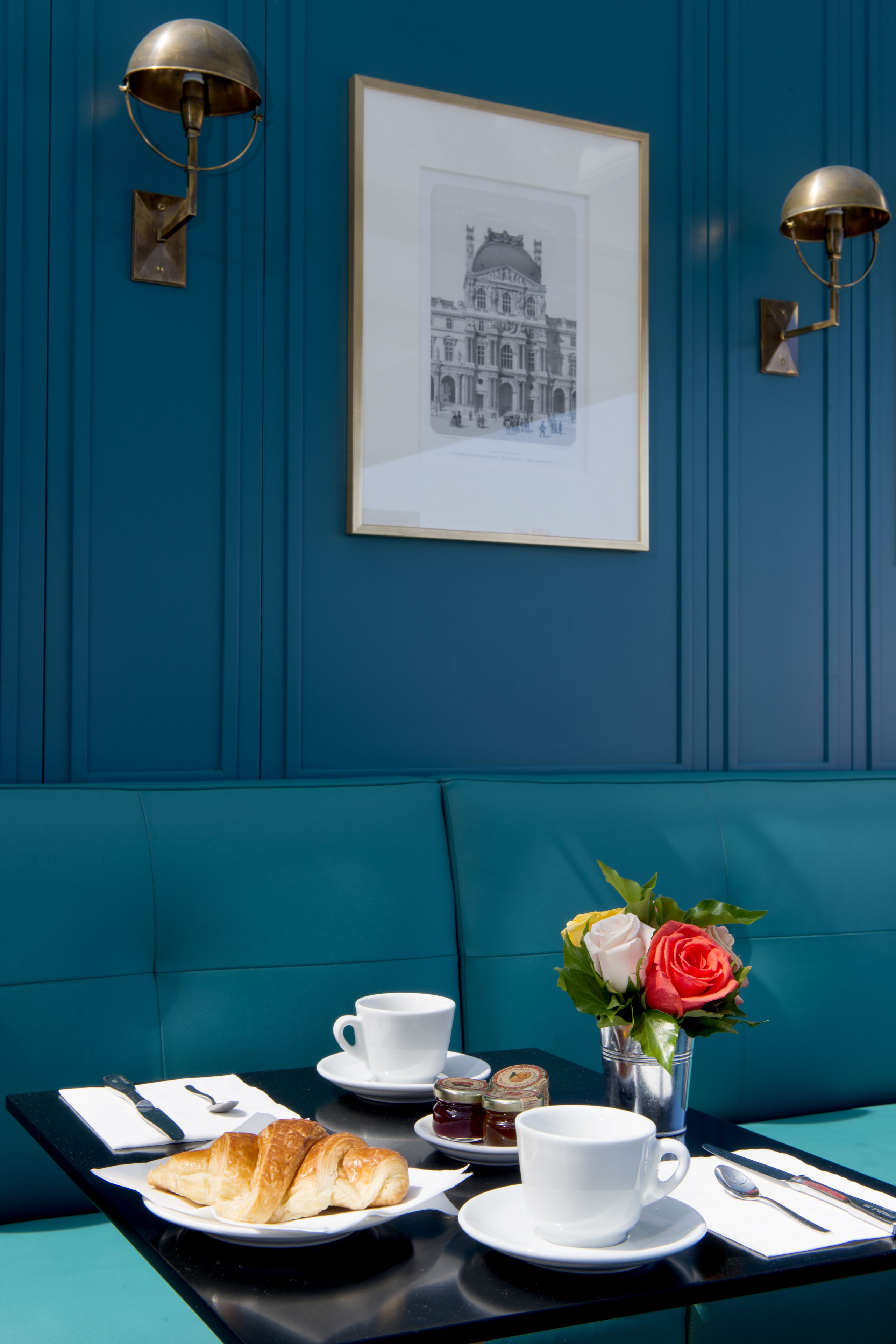 Daily continental breakfast (EUR 12 per person)