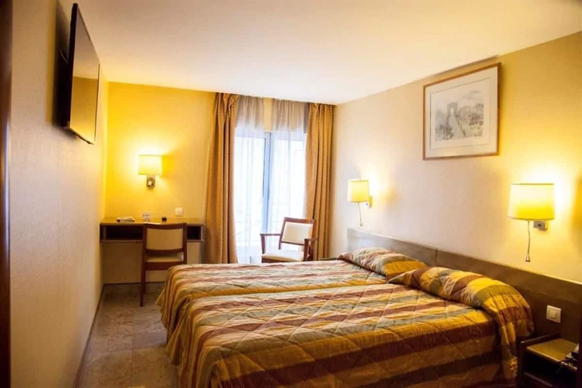 Comfort Twin Room | Premium bedding, in-room safe, iron/ironing board, rollaway beds