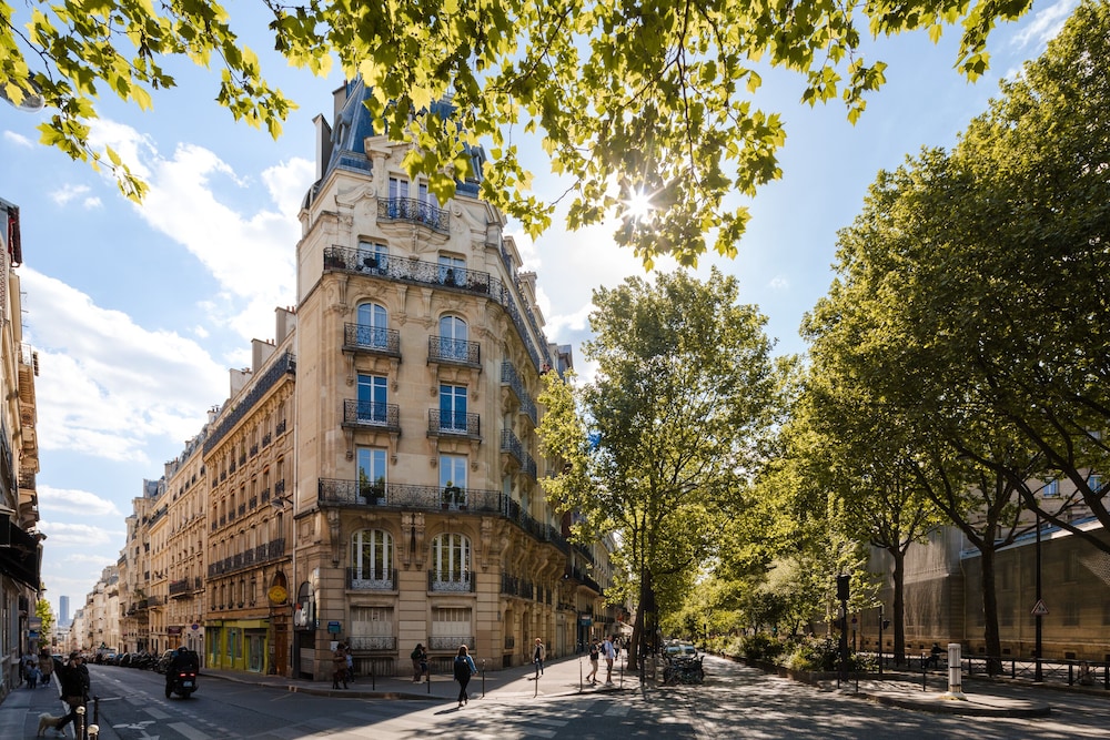 Le Pigalle by null