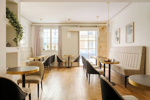 Daily continental breakfast (EUR 10 per person)