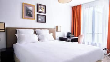Deluxe Double Room | Individually furnished, blackout drapes, free WiFi, bed sheets