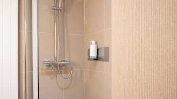 Standard Double Room | Bathroom