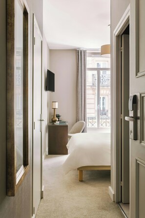 Room, 1 Queen Bed | 1 bedroom, individually furnished, iron/ironing board, bed sheets