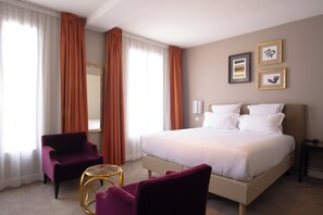Deluxe Double Room | Individually furnished, blackout drapes, free WiFi, bed sheets - Hotel Frochot Montmartre (Paris)