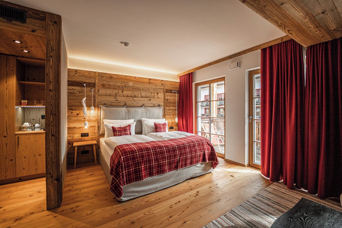 Junior-Suite (Geigelstein) | Hochwertige Bettwaren, kostenlose Minibar, Zimmersafe, Schreibtisch