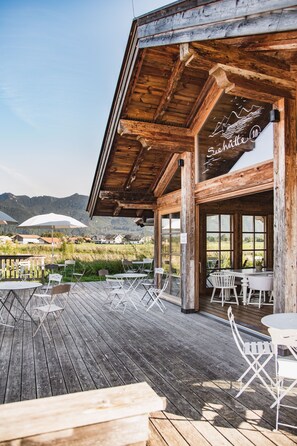 3 restaurants servant le petit déjeuner