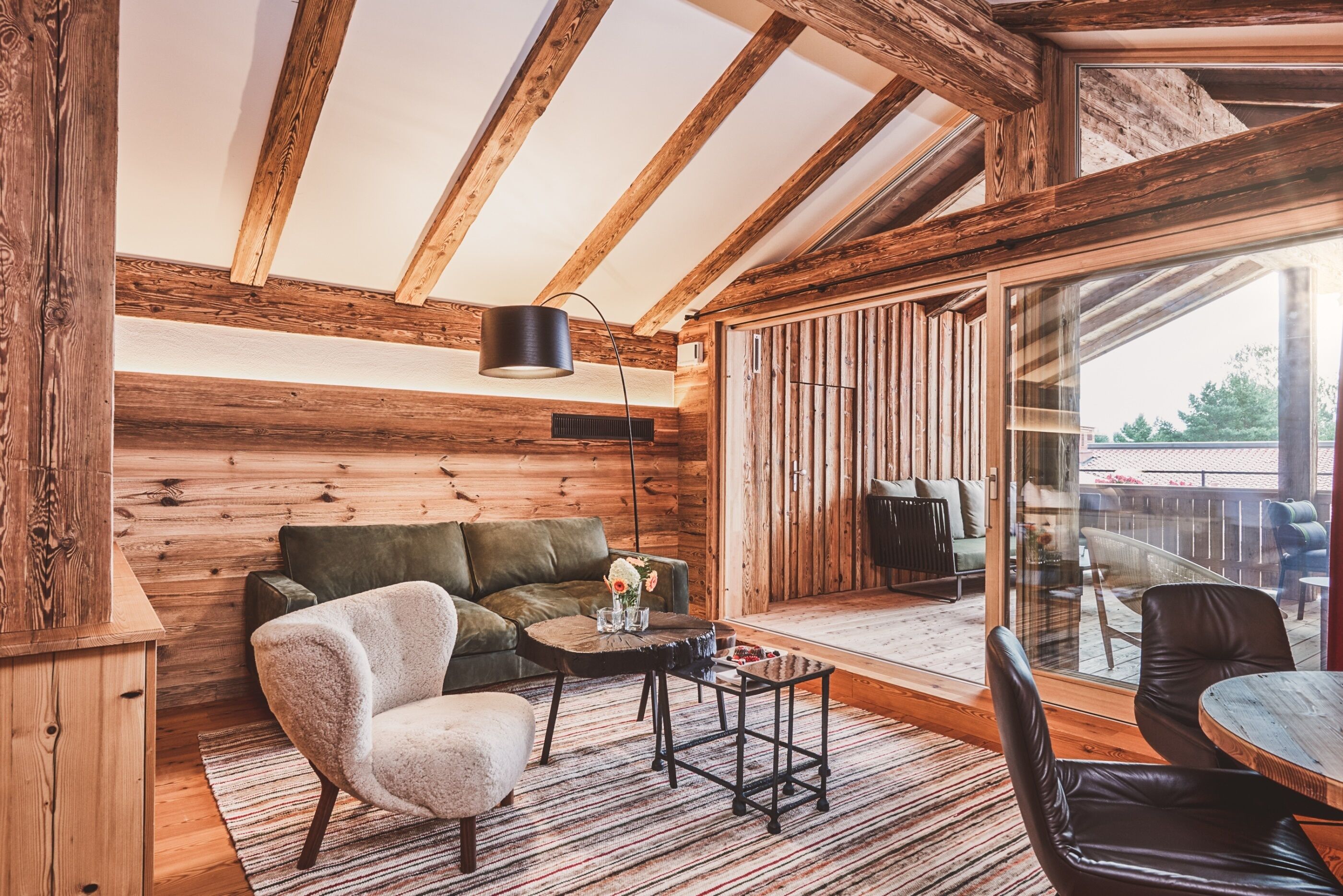 suite (kampenwand) | living area | flat-screen tv