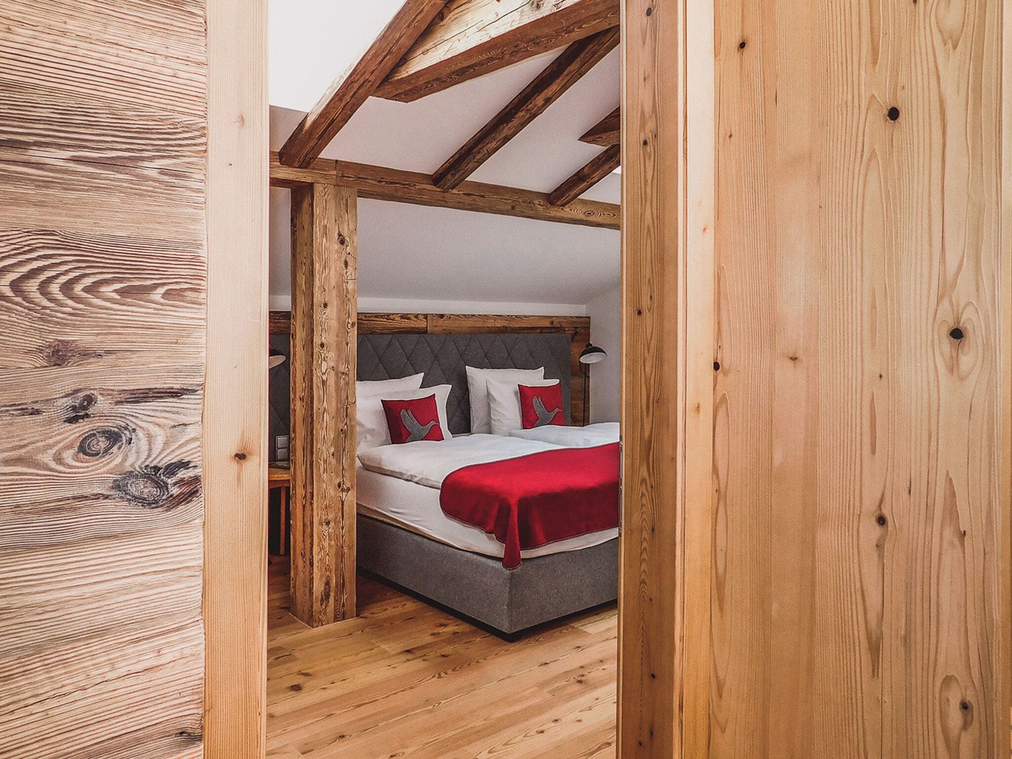 Suite (Achental) | Hochwertige Bettwaren, kostenlose Minibar, Zimmersafe, Schreibtisch