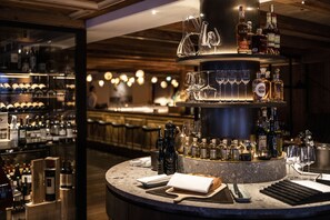 3 restaurantes; se sirven desayunos 