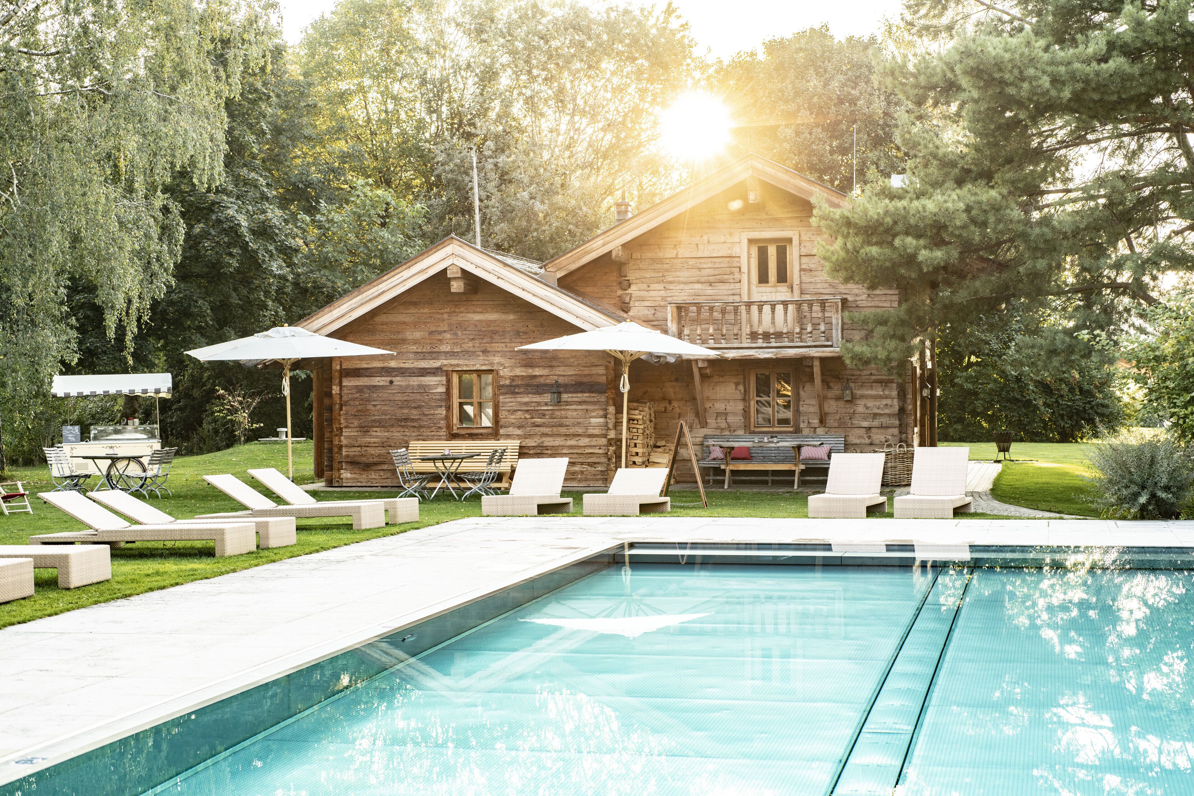 Indoor pool, seasonal outdoor pool, pool loungers