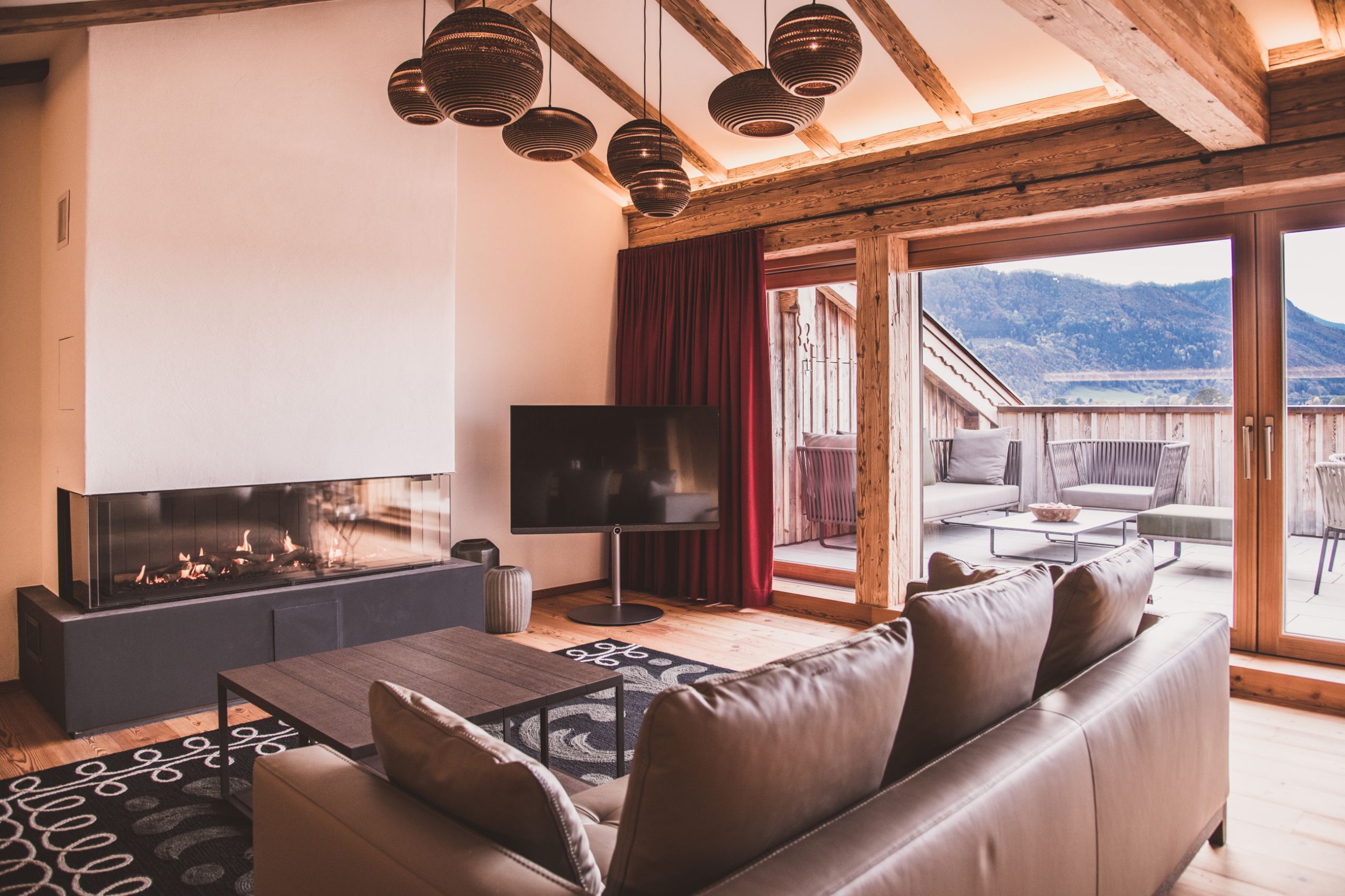 套房 (Chiemgau) | 高档床上用品、迷你吧（备有免费物品）、客房内保险箱、办公桌