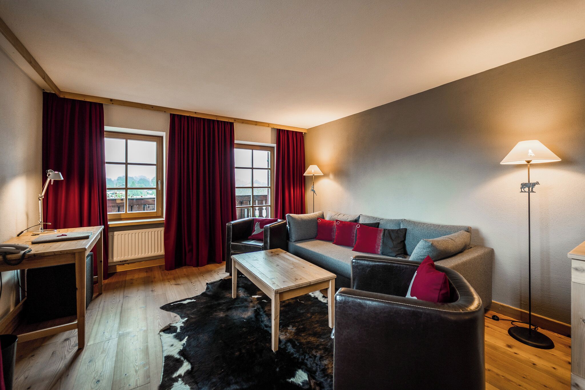 Junior Suite (Hof) | Living area | Flat-screen TV