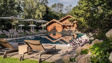 Indoor pool, seasonal outdoor pool, pool loungers