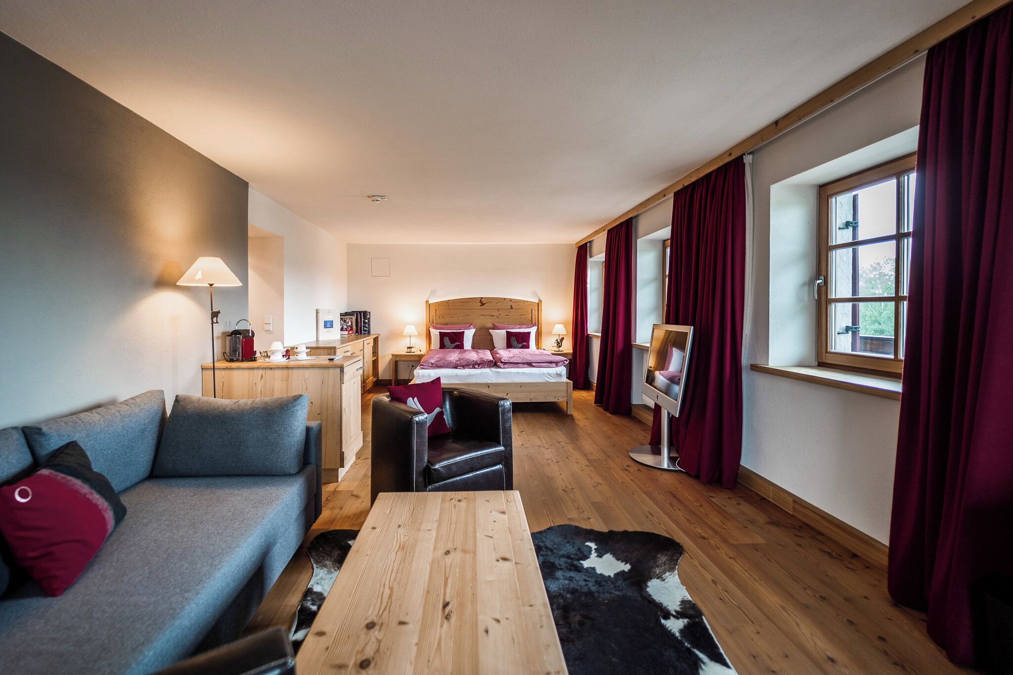 Junior Suite (Hof) | Premium bedding, free minibar, in-room safe, desk