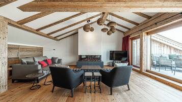 Suite (Chiemgau) | Wohnbereich | Flachbildfernseher