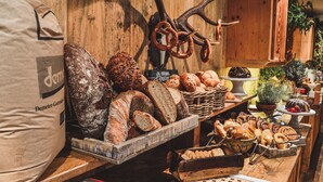A bakery display with various breads and pastries. - Resort Das Achental (Grassau)