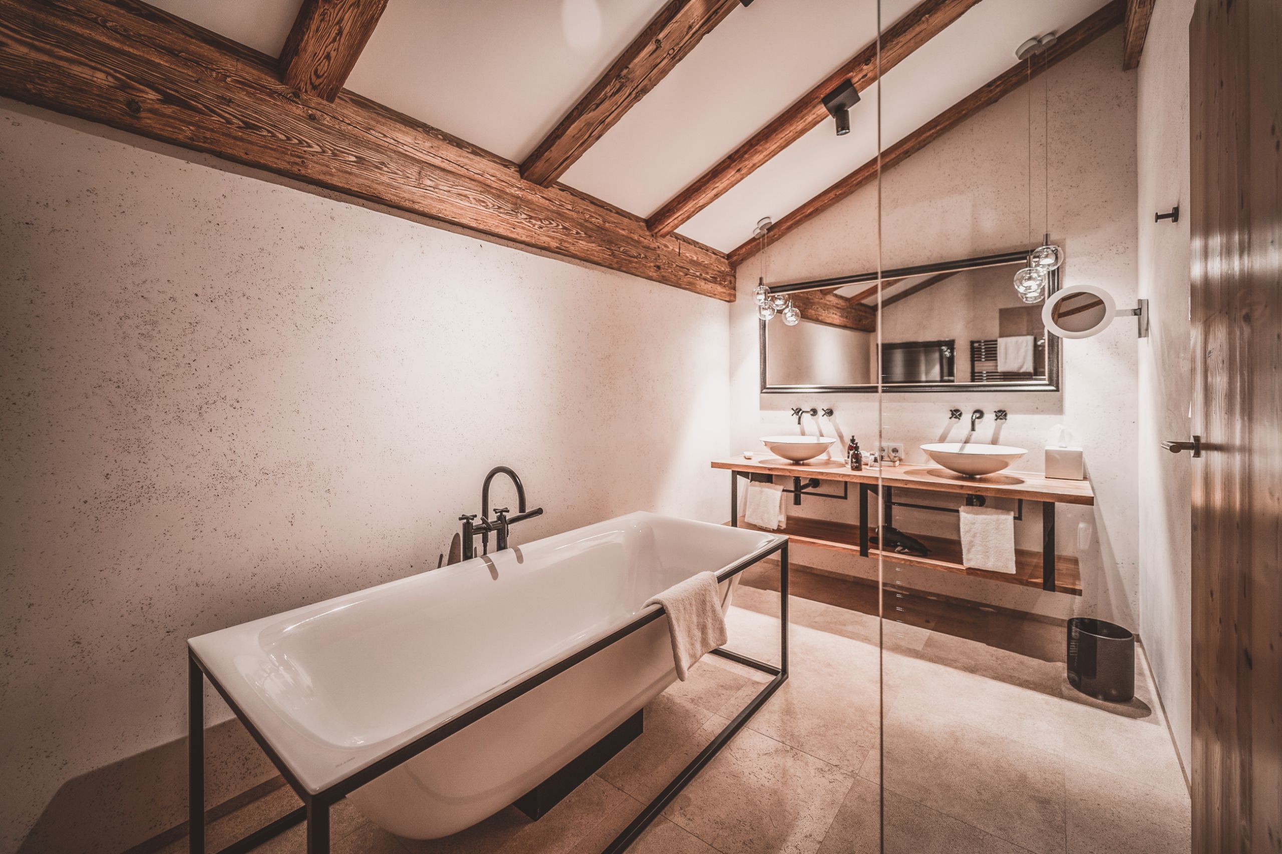 comfort double room (hof) | bathroom | free toiletries, hair dryer, bathrobes, towels