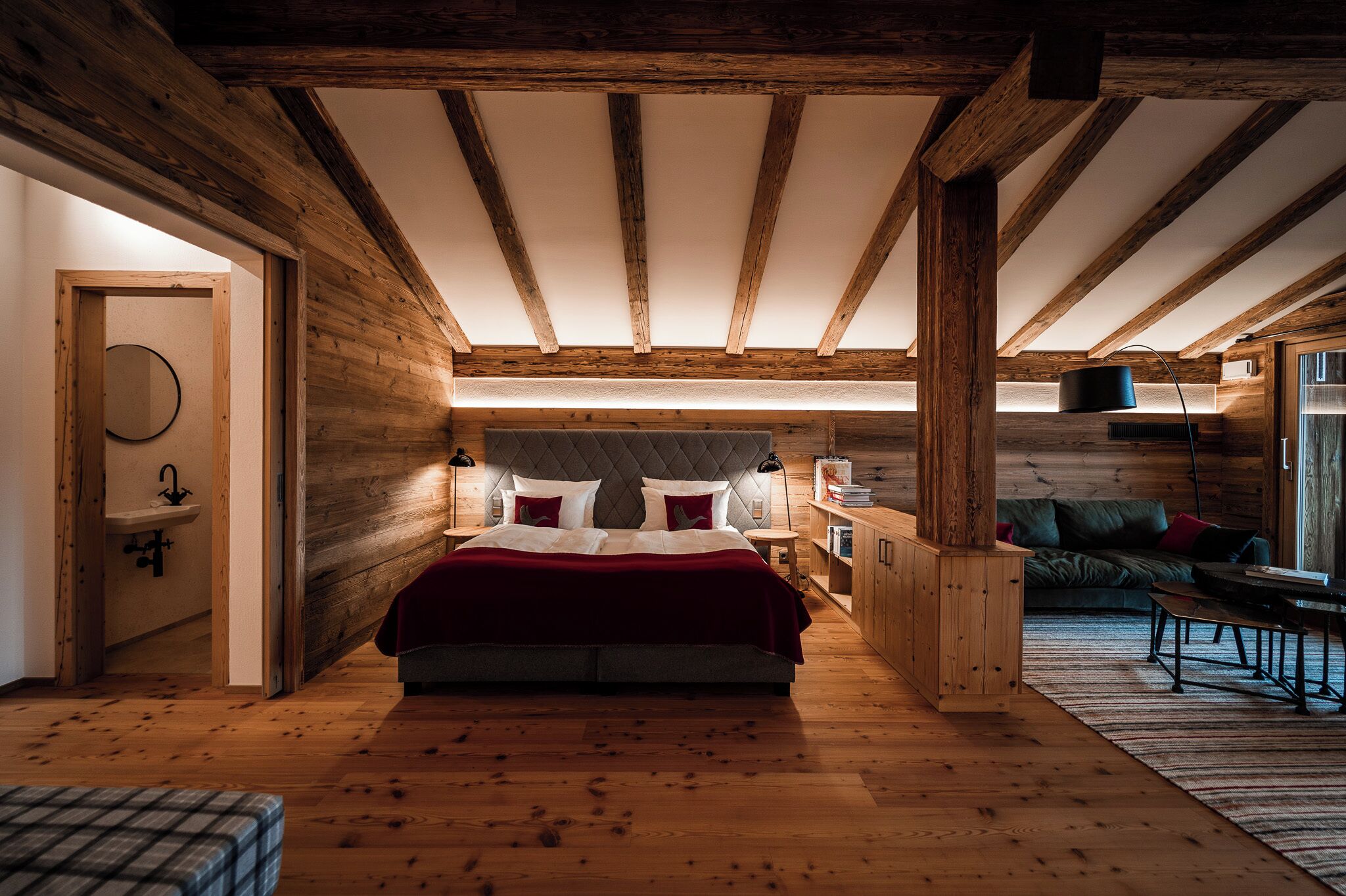 Premium bedding, free minibar, in-room safe, desk