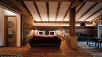 Premium bedding, free minibar, in-room safe, desk