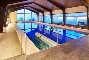 Indoor pool, sun loungers