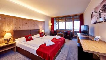 Minibar, Zimmersafe, Schreibtisch, laptopgeeigneter Arbeitsplatz