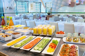 Buffet déjeuner (18 EUR par personne)