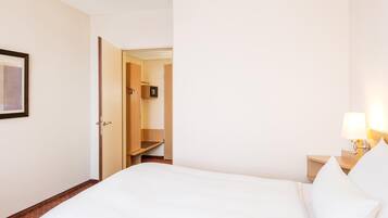 Ropa de cama hipoalergénica, colchones con pillow-top y minibar