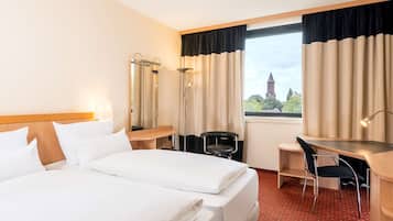 Quarto standard | Roupas de cama antialérgicas, camas com colchões pillow-top, frigobar