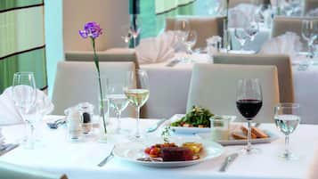 تقديم الغداء والعشاء، الأطباق العالمية