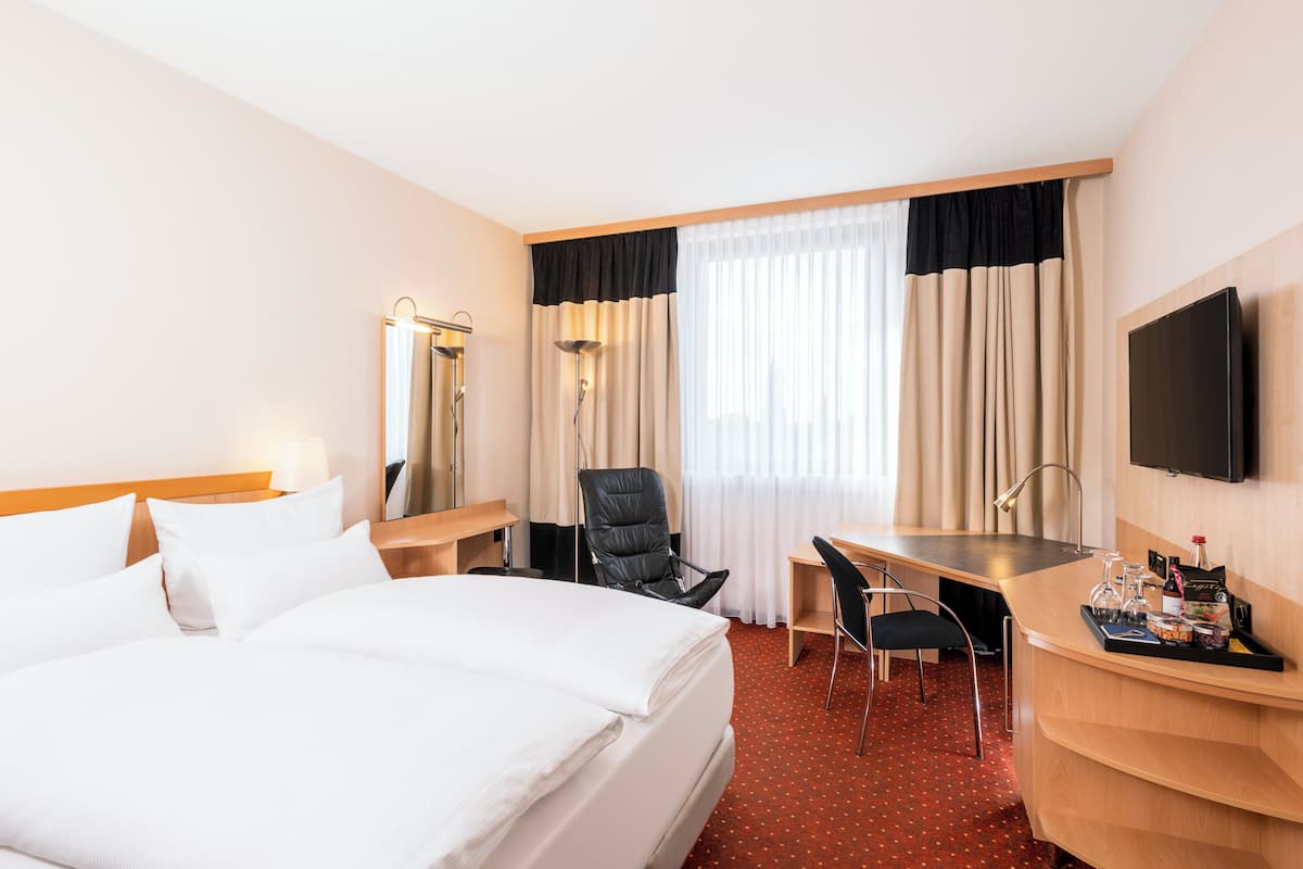 Hypo-allergenic bedding, pillow-top beds, minibar, in-room safe