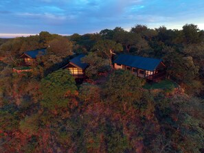 Kahden hengen huone (kaksi sänkyä) | Minibaari, tallelokero huoneessa, pimennysverhot