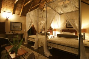 Twin Room | Minibar, in-room safe, blackout drapes