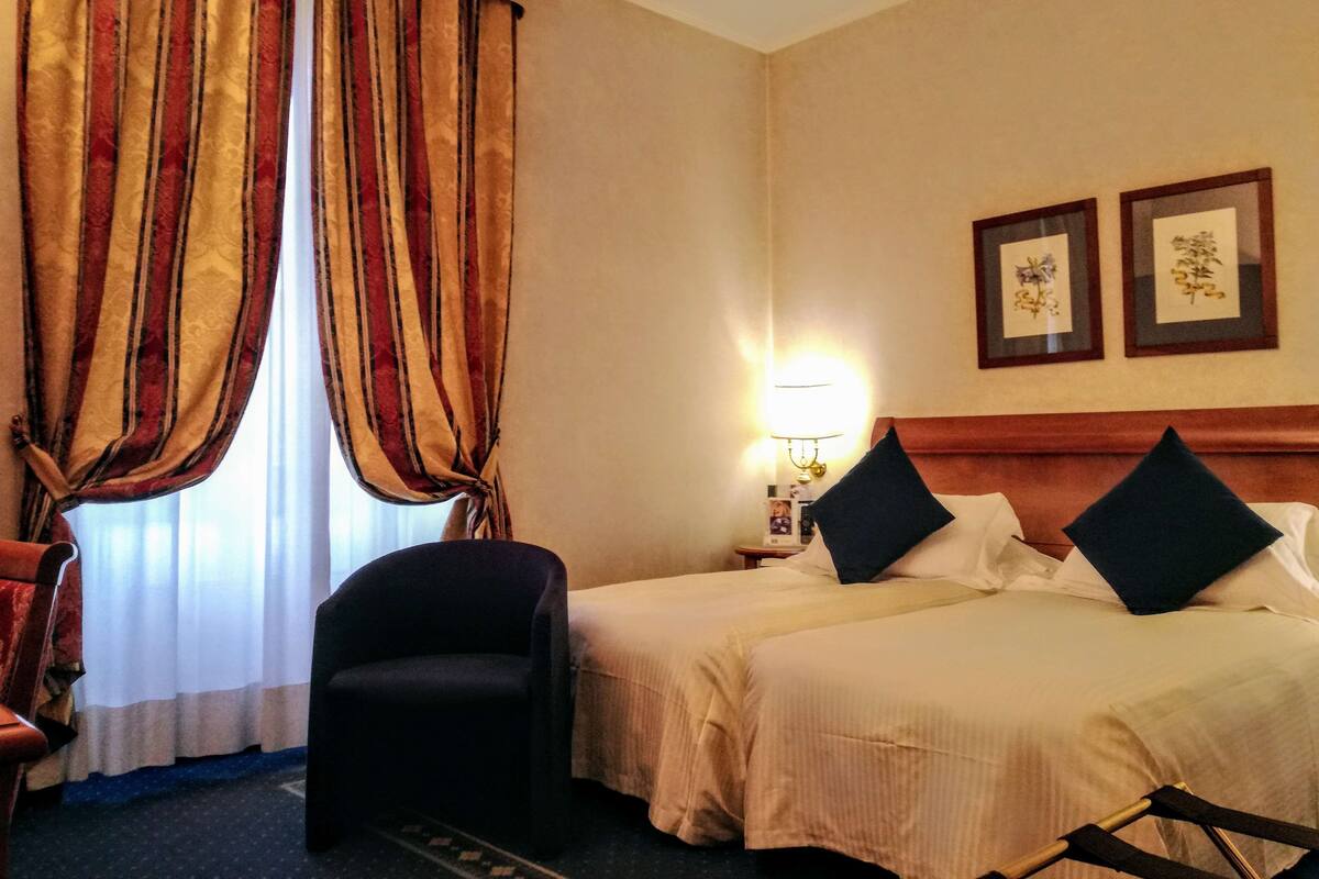 Classic Room, 2 Twin Beds | Hypo-allergenic bedding available, minibar, in-room safe, desk