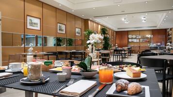 Daily buffet breakfast (EUR 20 per person)
