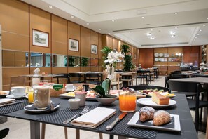 Café da manhã com buffet todos os dias mediante uma taxa