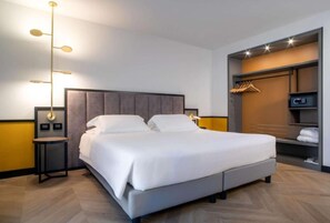 Deluxe Room, Multiple Beds, Non Smoking (Converts to 2 Twin Beds) | Hypo-allergenic bedding, minibar, in-room safe, desk - Hotel Cappello D'Oro, BW Signature Collection (Bergamo)