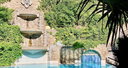 MAXIMILIAN Grand Hotel