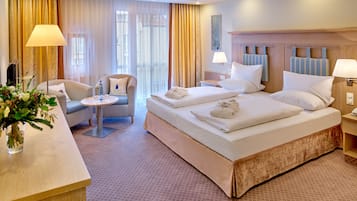 Allergikerbettwaren, Minibar, Zimmersafe, Schreibtisch