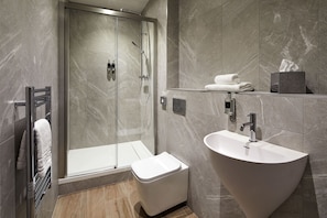 Deluxe-Zimmer | Badezimmer