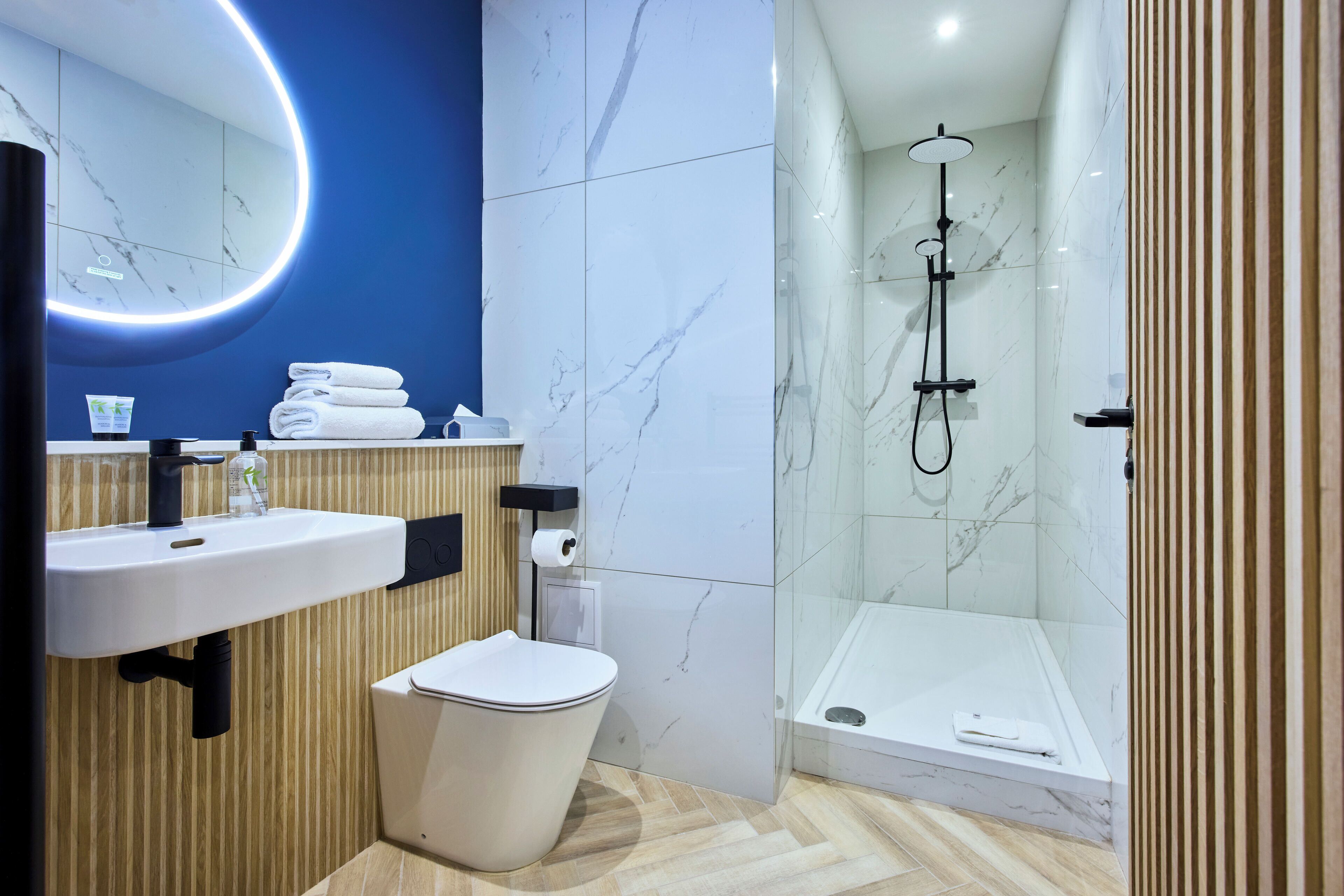 superior double room | bathroom | free toiletries, hair dryer, towels, soap