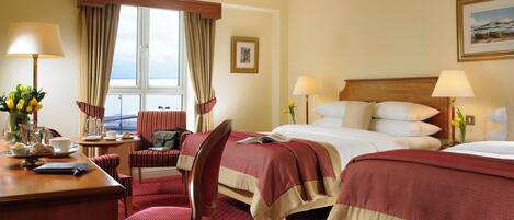 SÀngtillbehör av högsta kvalitet och vÀrdeförvaringsskÄp pÄ rummet