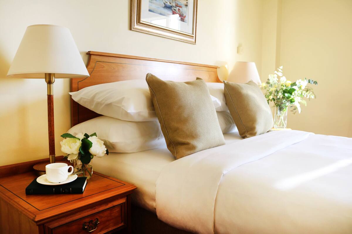 Premium bedding, in-room safe, desk, rollaway beds (surcharge)