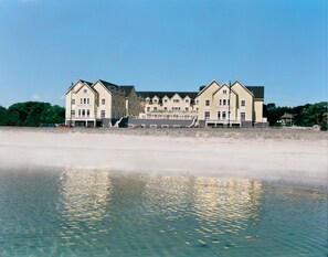 På stranden