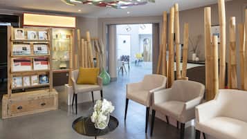 Couples treatment rooms, sauna, hot tub, steam room, Turkish bath