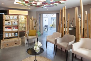 Couples treatment rooms, sauna, hot tub, steam room, Turkish bath
