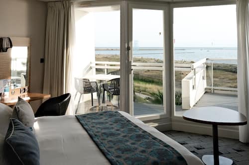 Doppia Executive, vista mare | Biancheria da letto di alta qualità, minibar, una cassaforte in camera