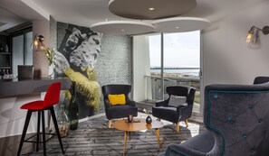 Cocktail bar, beach views, open daily