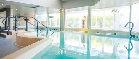 Couples treatment room(s), sauna, hot tub, steam room