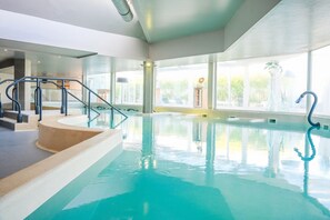 Couples treatment room(s), sauna, hot tub, steam room